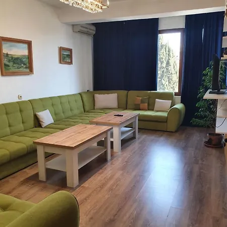 Didi Park House къща с две спални Apartman Szandanszki